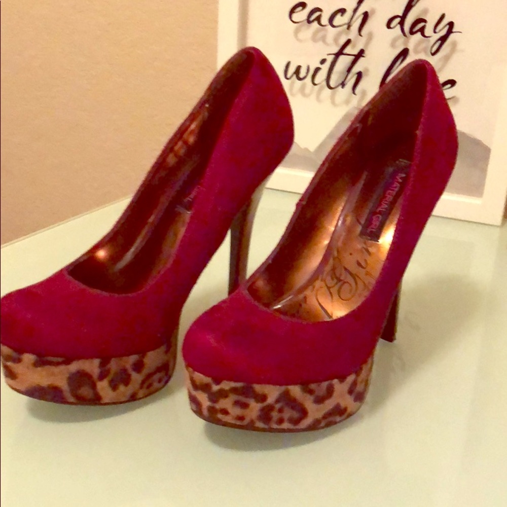 Red leopard heels